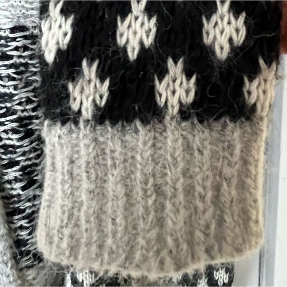 Lara knit black/shite/gray Italian cardigan, geometrical forms, button closure,S - Picture 7 of 7